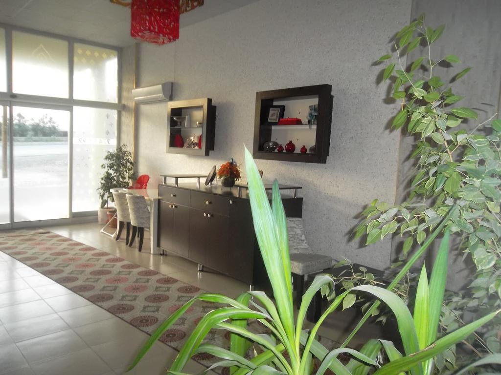 Konak Hotel Mut ภายนอก รูปภาพ
