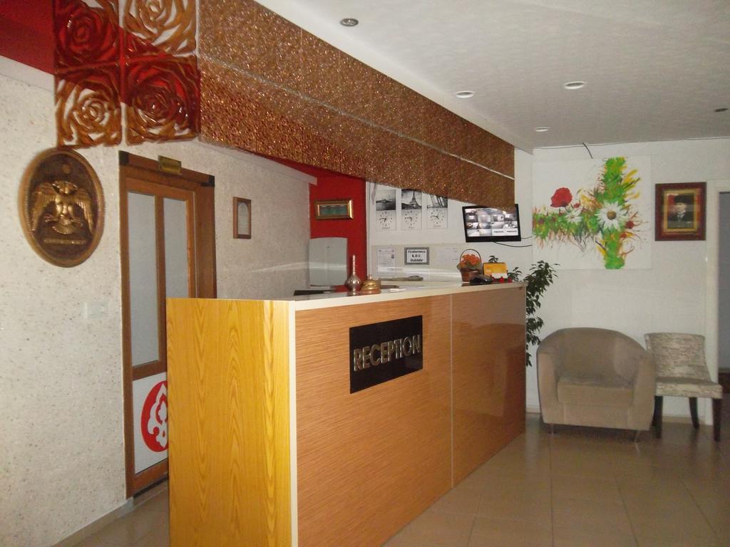 Konak Hotel Mut ภายนอก รูปภาพ
