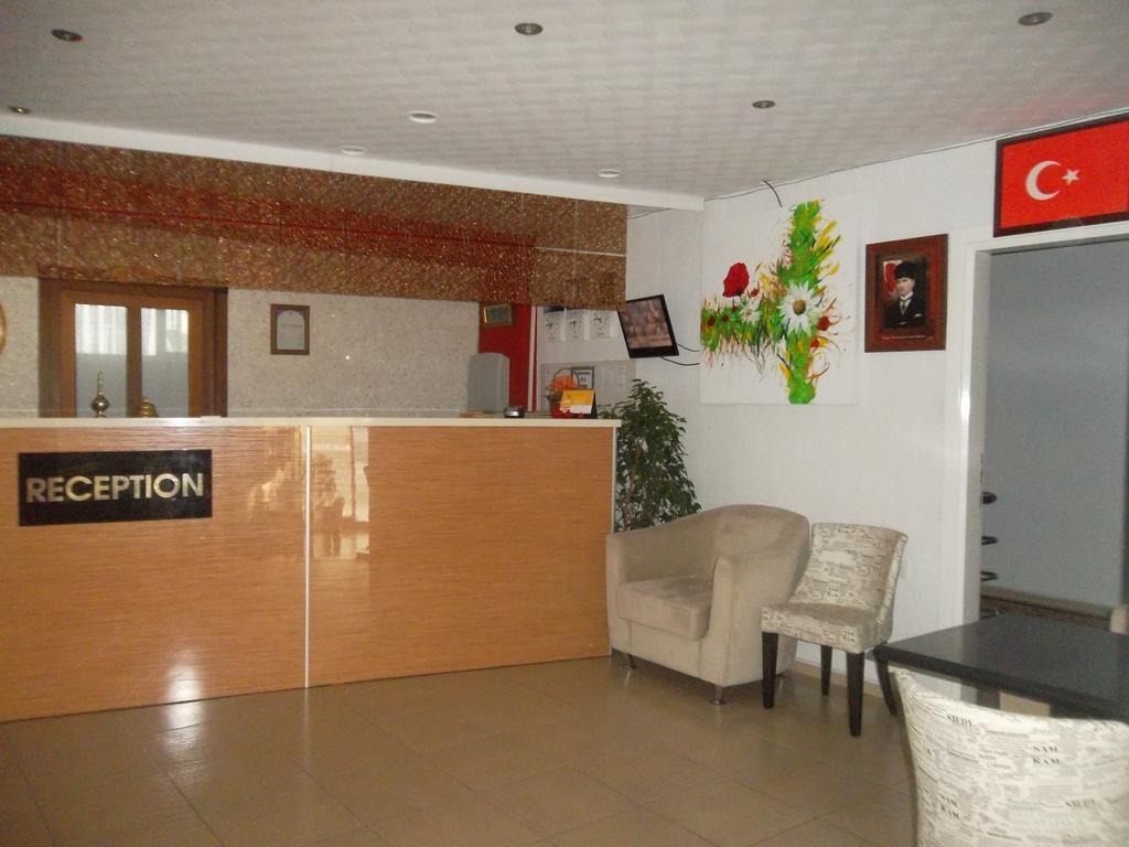 Konak Hotel Mut ภายนอก รูปภาพ