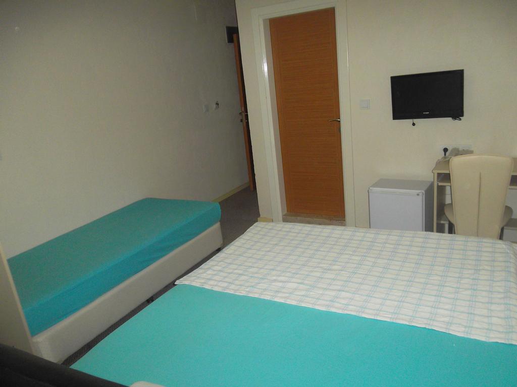 Konak Hotel Mut ภายนอก รูปภาพ