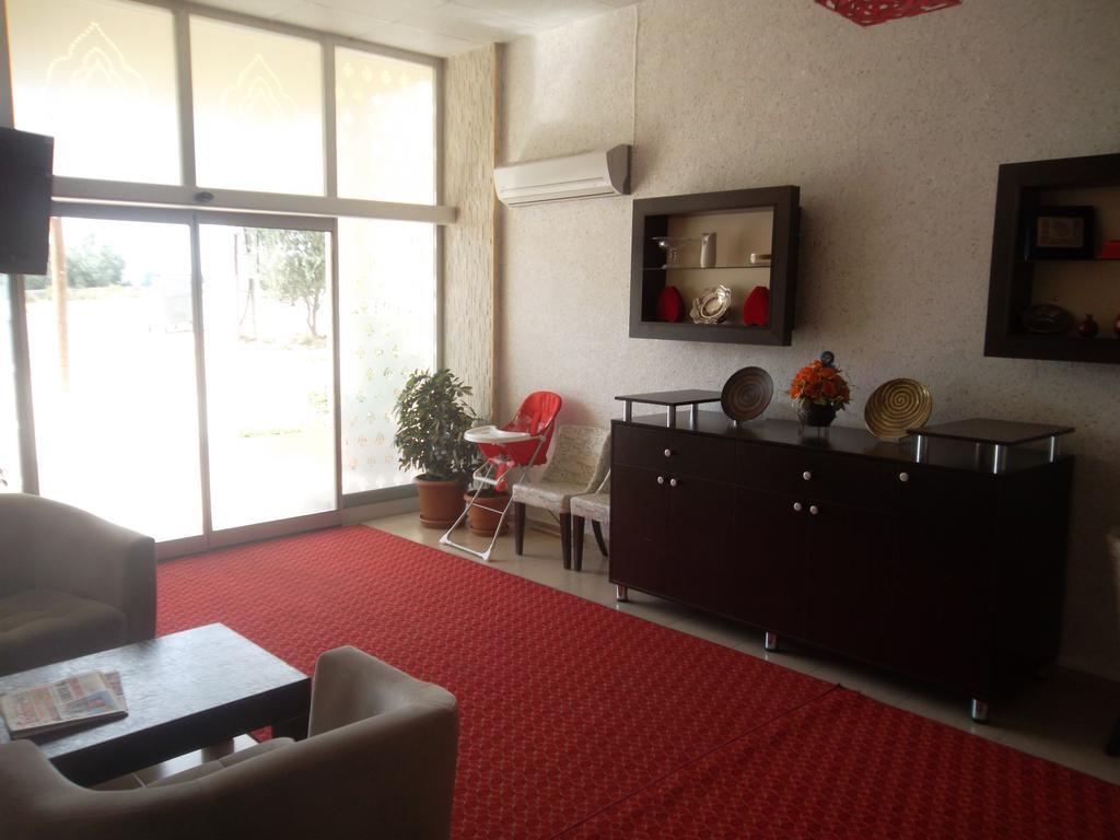 Konak Hotel Mut ภายนอก รูปภาพ